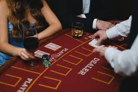 Studio live casino rametoto dengan dealer profesional dan multi-kamera HD